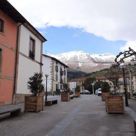 Ostatu Zegama Hotell Eksteriør bilde